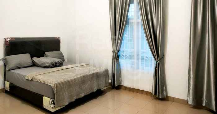 Bedroom Guest House Syariah Bunga Intan RedPartner