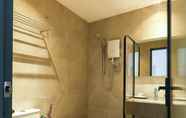 In-room Bathroom 6 Macalister 288