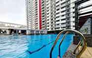 Kolam Renang 3 Koi Kinrara Suite Apartment