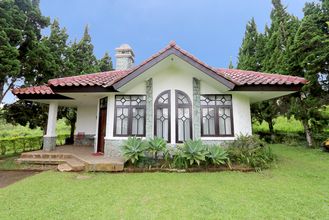 Bangunan 4 Villa ChavaMinerva Hanni Ciater with Private Pool