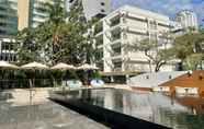 Kolam Renang 3 Floral Court Hotel & Residence