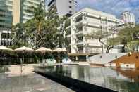 Hồ bơi Floral Court Hotel & Residence
