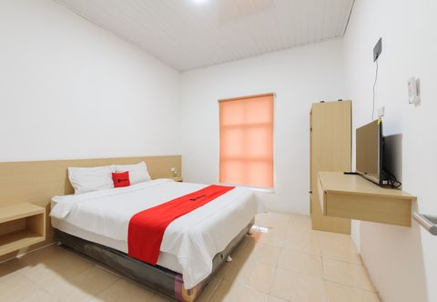Bedroom RedDoorz Syariah @ Gedong Air Lampung