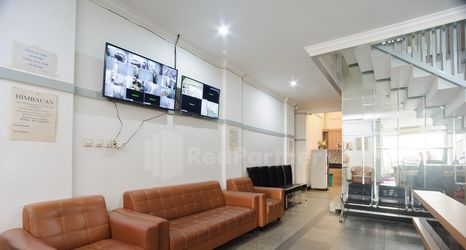 Lobi 2 Family Residence Mitra RedDoorz