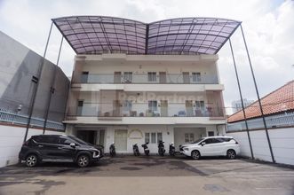 Exterior 4 Family Residence Mitra RedDoorz