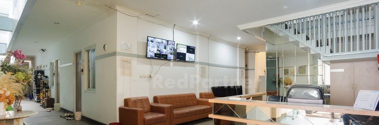 Lobby Family Residence Mitra RedDoorz