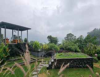 Lobby 2 Onion Garden And Natural Hotspring