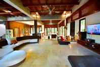 Lobby SS Pool Villa Hill