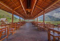 Nhà hàng 3 Teras Sawah Guest House Syariah