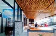 Lobby 3 RedDoorz Syariah Near Stasiun Purwokerto