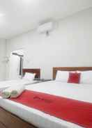 BEDROOM RedDoorz Syariah Near Stasiun Purwokerto