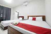 Bedroom RedDoorz Syariah Near Stasiun Purwokerto