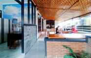 Lobby 2 RedDoorz Syariah Near Stasiun Purwokerto