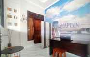 Lobby 5 RedDoorz Syariah Near Stasiun Purwokerto