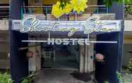 Exterior 5 Shooting Star Hostel Kuta Mitra RedDoorz