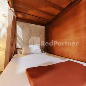 Bedroom 1 Shooting Star Hostel Kuta RedPartner (หอพักรวม), โรงแรม & ที่พัก Everything IDR 100.000
