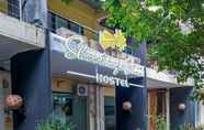 Bangunan 4 Shooting Star Hostel Kuta Mitra RedDoorz