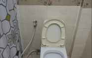 In-room Bathroom 7 SHRI DELHI DARBAR 