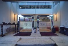 로비 2 Noola Hotel Cilacap