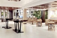 Lobby Spot 43 Cafe and Hotel