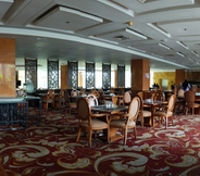 Restoran 5 Five Premiere Hotel (Formerly Selyca Mulia Hotel)