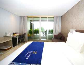 Bedroom 2 Platinum Hotel Jimbaran Beach Bali 