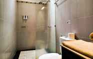 In-room Bathroom 3 Tanjung Lima Hotel Legian