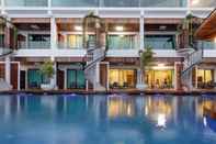 สระว่ายน้ำ Hotel Villa Aokhanom Beachfront