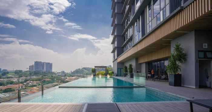 Kolam Renang Societe Suites Hartamas