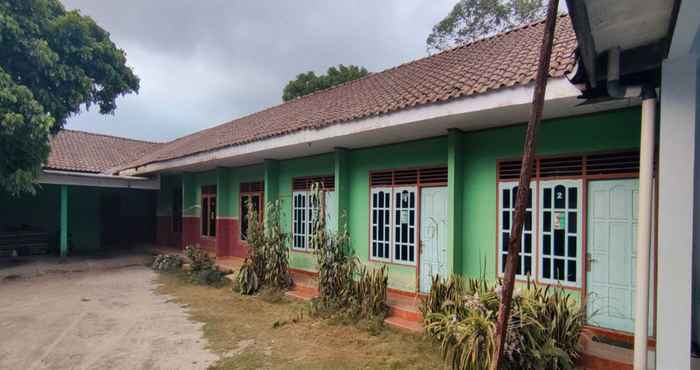 Bên ngoài OYO 93394 Pondok Wisata Kurniawan 2