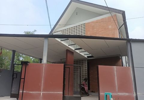 Luar Bangunan Super OYO 93514 Rubina Syariah Hotel