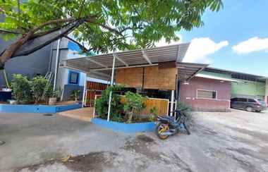 Bangunan 2 OYO 93246 Kanditha Homestay