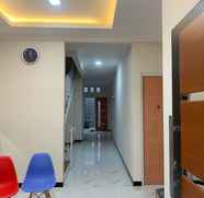 Sảnh chờ 4 Sumarsi Homestay Mitra RedDoorz