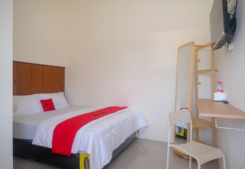 ห้องนอน RedDoorz near Laweyan Gentan