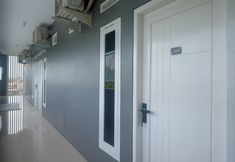 ภายนอกอาคาร 7 RedDoorz near Laweyan Gentan