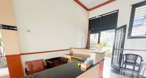 로비 2 Reddoorz Near BNS 2