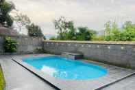 Swimming Pool Vila Jempol Cisarua