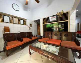 Lobby 2 OYO 93296 Kost Gowa