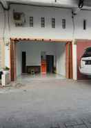 EXTERIOR_BUILDING OYO 93402 Family Homestay Syariah