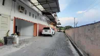 Luar Bangunan 4 OYO 93402 Family Homestay Syariah