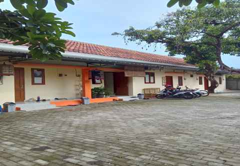 Exterior SPOT ON 93452 Wulan Homestay 2  Syariah