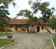 Exterior 2 SPOT ON 93452 Wulan Homestay 2  Syariah