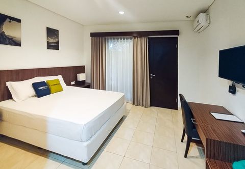 Phòng ngủ Urbanview near Pasir Angin Hotel