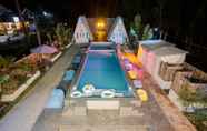 Kolam Renang 7 Costas De Liwa Bar & Beach Resort