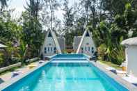 Swimming Pool Costas De Liwa Bar & Beach Resort