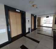 Lobby 7 OYO 93352 Apartement Gateway Cicadas By Db Rent
