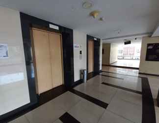 Lobi 2 OYO 93352 Apartement Gateway Cicadas By Db Rent