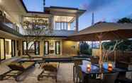 Bangunan 3 Elegant 6 Bedrooms Luxury Villa Near Pandawa Beach