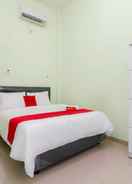 BEDROOM RedDoorz Syariah near RSUD Dr HM Rabain