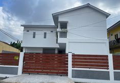 Exterior 3 OYO 93457 White House Syariah